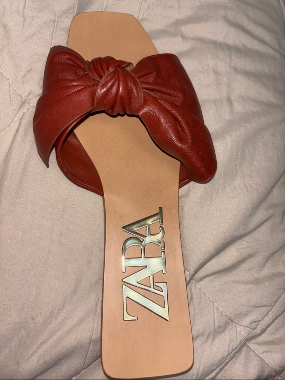 Zara leather slide sandals featuring a decorative bow flat design, square toe - Picture 7 of 7